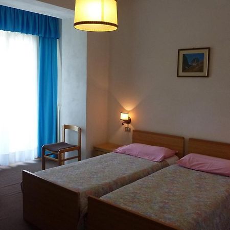 Hotel Terminus Levico Terme Bagian luar foto
