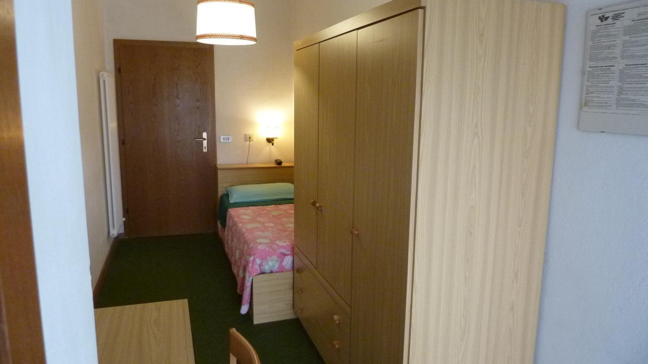 Hotel Terminus Levico Terme Bagian luar foto