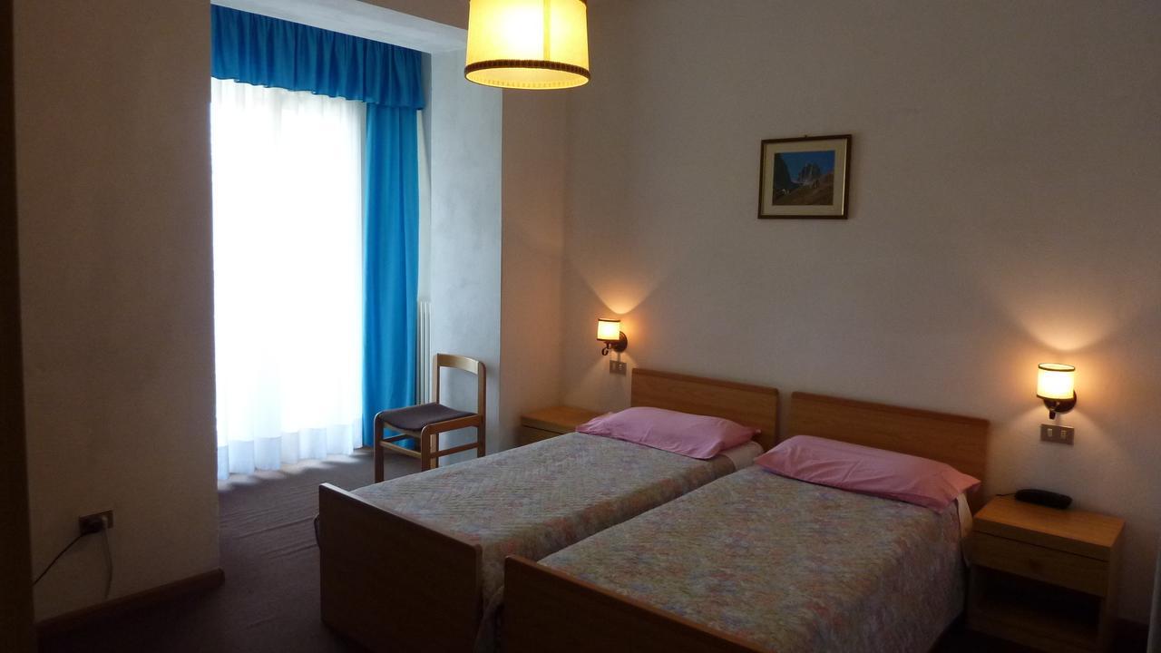 Hotel Terminus Levico Terme Bagian luar foto