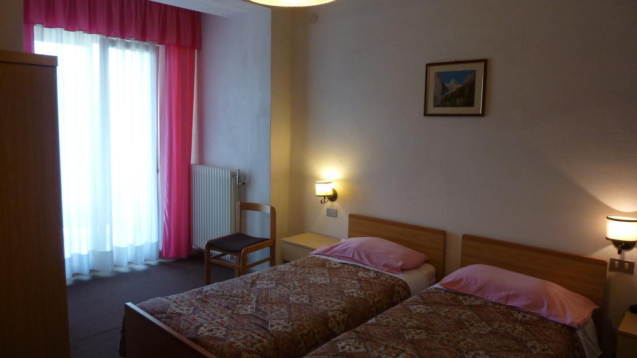 Hotel Terminus Levico Terme Bagian luar foto