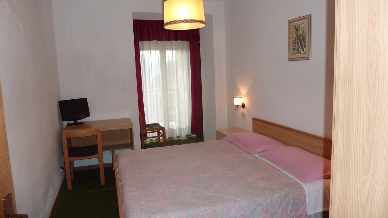 Hotel Terminus Levico Terme Bagian luar foto