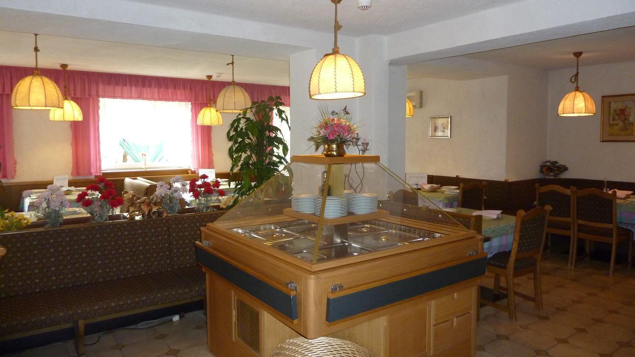 Hotel Terminus Levico Terme Bagian luar foto